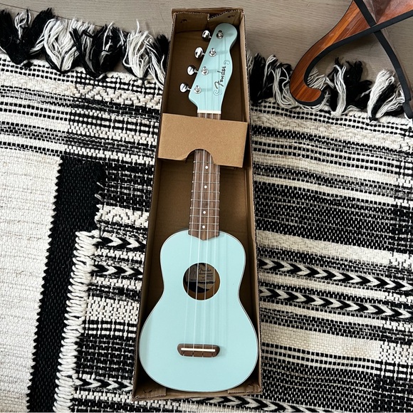 Fender Venice Soprano Ukulele, Daphne Blue - Picture 4 of 10